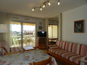 TV - 2-Room Apartment, Sleeps 4, Parking, WIFI - Le Lavandou (Le Lavandou)