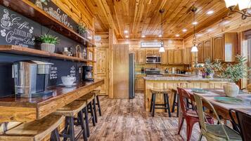 House | 5 bedrooms, Internet
