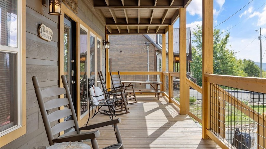 Royal Bliss - Mountain Views Theater Hot Tub