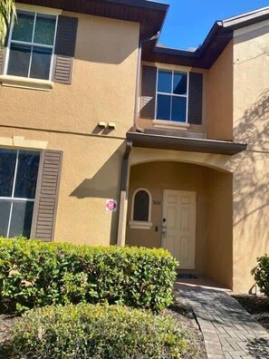 House - Time of Your Life Townhouse 4bd 3bth Amenities (Davenport)