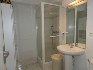 Bathroom - Studio with Terrace - Le Lavandou (Le Lavandou)