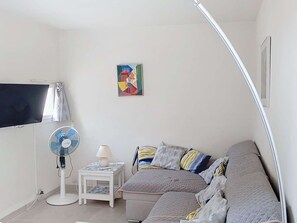 TV - Air-Conditioned T3 with Terrace - Beach Access, Pets Allowed (Bormes-les-Mimosas)