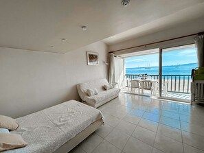 TV - Loft Studio A/C, Beach, Sleeps 4 (Port Grimaud)