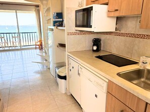 Coffee/tea maker, fridge, microwave, dishwasher - Loft Studio A/C, Beach, Sleeps 4 (Port Grimaud)