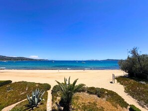 On the beach - Loft Studio A/C, Beach, Sleeps 4 (Port Grimaud)