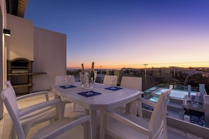 Outdoor dining - Correeira Luxury Residence H (Albufeira)