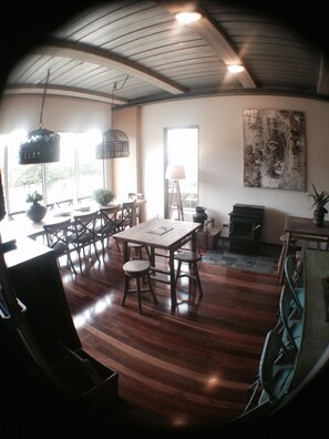 Dining - Port Campbell Hostel (Port Campbell)