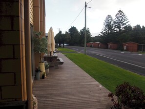 Terrace/patio - Port Campbell Hostel (Port Campbell)