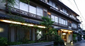 Exterior detail - Kinosaki Onsen Shinonomesou (Toyooka)