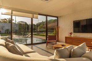 Smart TV - Luxury house in Trancoso | 7 suites in a gated community 1.5 km from the Quadrado (town square). (Trancoso)