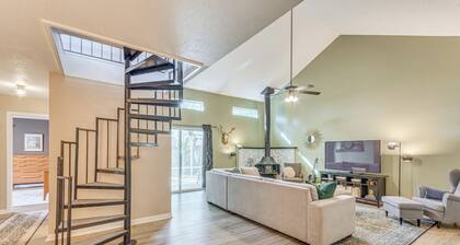 Cottage Vibes in Shalimar! Pet-friendly Townhome