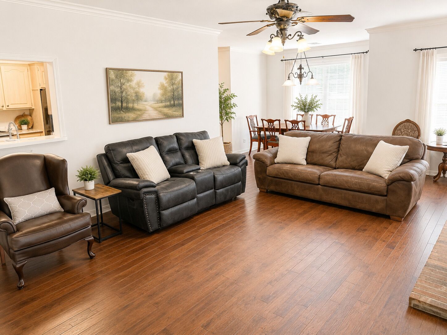 Sleeps 10 Comfortably Additional Sleep Space Up To 4 Temporary Beds Per Request. - West Monroe, LA