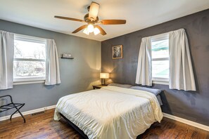 House (2 Bedrooms) | Interior - Explore the Front Range! Lakewood Home w/ Yard (Lakewood)