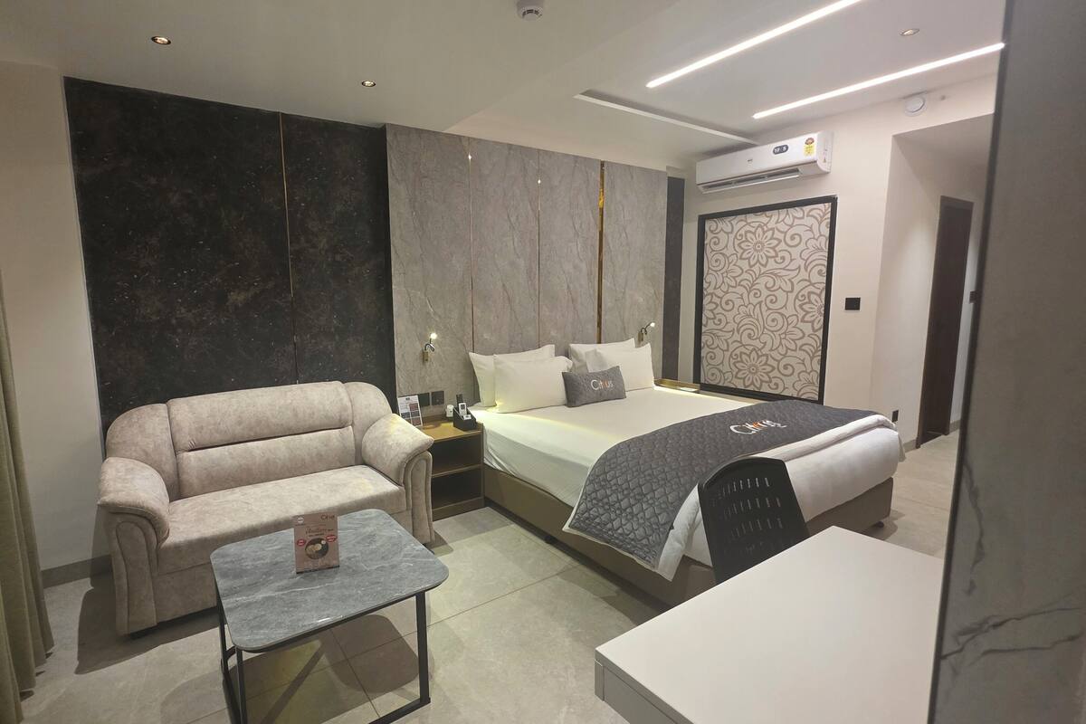 WiFi (free), bed sheets