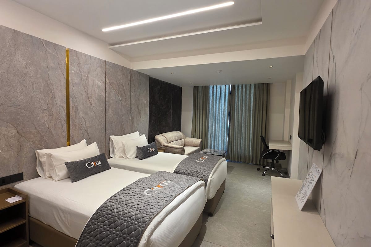 WiFi (free), bed sheets