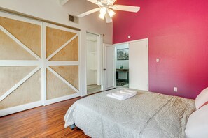 Interior - Quick Hwy Access: Family Retreat in Houston (Houston)