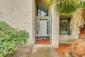Interior - Quick Hwy Access: Family Retreat in Houston (Houston)