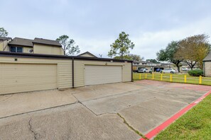 Interior - Quick Hwy Access: Family Retreat in Houston (Houston)