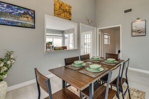 Interior - Quick Hwy Access: Family Retreat in Houston (Houston)