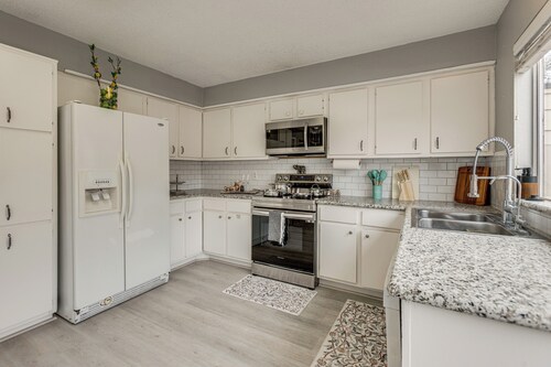 Quick Hwy Access: Family Retreat in Houston