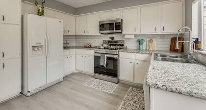 Quick Hwy Access: Family Retreat in Houston