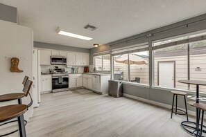 Interior - Quick Hwy Access: Family Retreat in Houston (Houston)