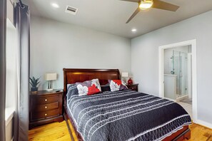 Interior - 3 BR Home w/ Billiards & Ping Pong, Near Downtown (Houston)