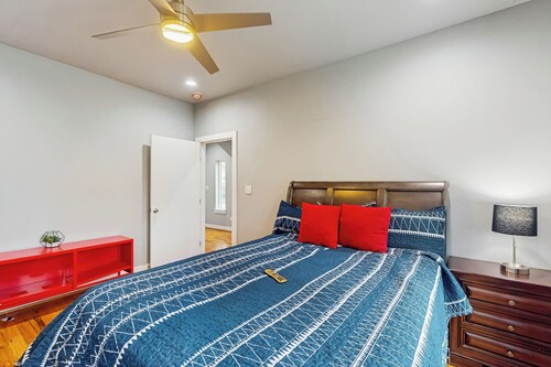 3 BR Home w/ Billiards & Ping Pong, Near Downtown