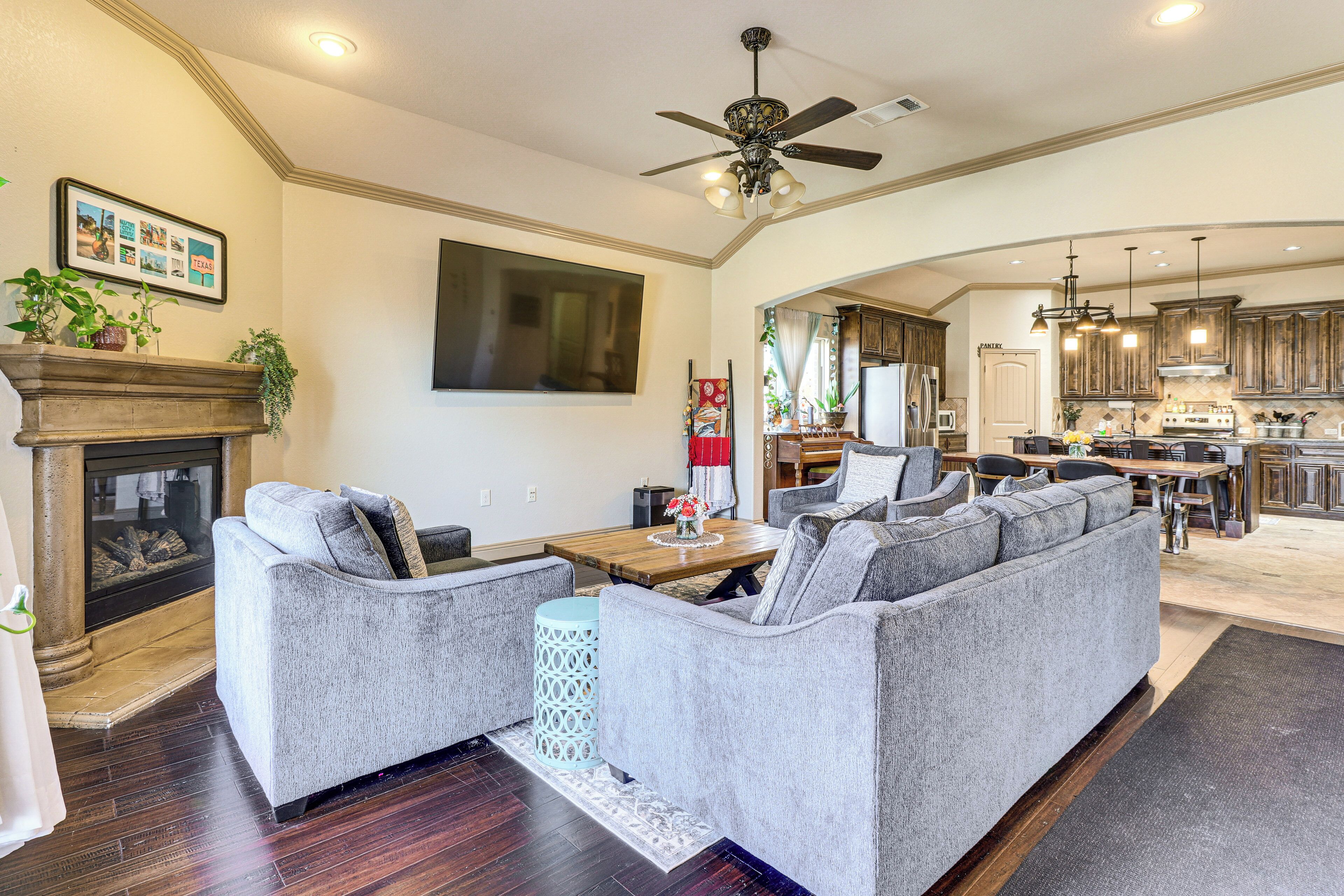 House (3 Bedrooms) | Interior