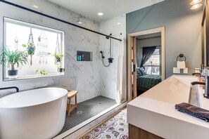 House (3 Bedrooms) | Interior - Pool & Hot Tub! Dog-friendly Awaysis in SE Austin (Del Valle)