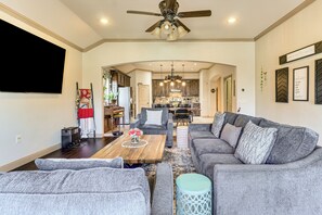 House (3 Bedrooms) | Interior - Pool & Hot Tub! Dog-friendly Awaysis in SE Austin (Del Valle)
