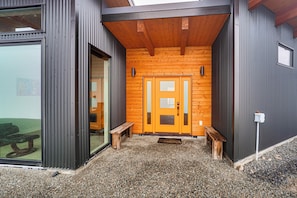 House (2 Bedrooms) | Interior - Secluded Couple's Retreat 8 Mi to Dtwn Cle Elum! (Cle Elum)