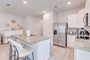 Apartment (3 Bedrooms) | Interior - Nurse-ready Rental 2 Mi to UWF Campus & Hospital! (Pensacola)