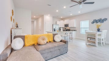 Apartment (3 Bedrooms) | Front of property
