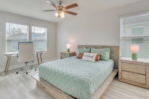 Interior - Nurse-ready Rental 2 Mi to UWF Campus & Hospital! (Pensacola)