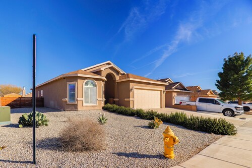 Fire Pit, Pets Welcome: Home 4 Mi to Dtwn Carlsbad