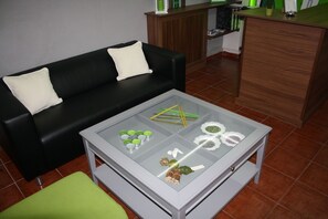 Living area - La Estacion Hostal (Ávila)