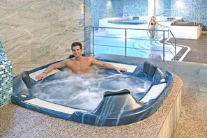 Indoor spa tub