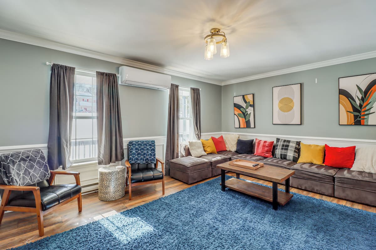 House (4 Bedrooms) | Front of property