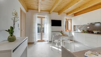 Family Apartment, Multiple Bedrooms (Residenza Lugana - Apt 1) | Private kitchen