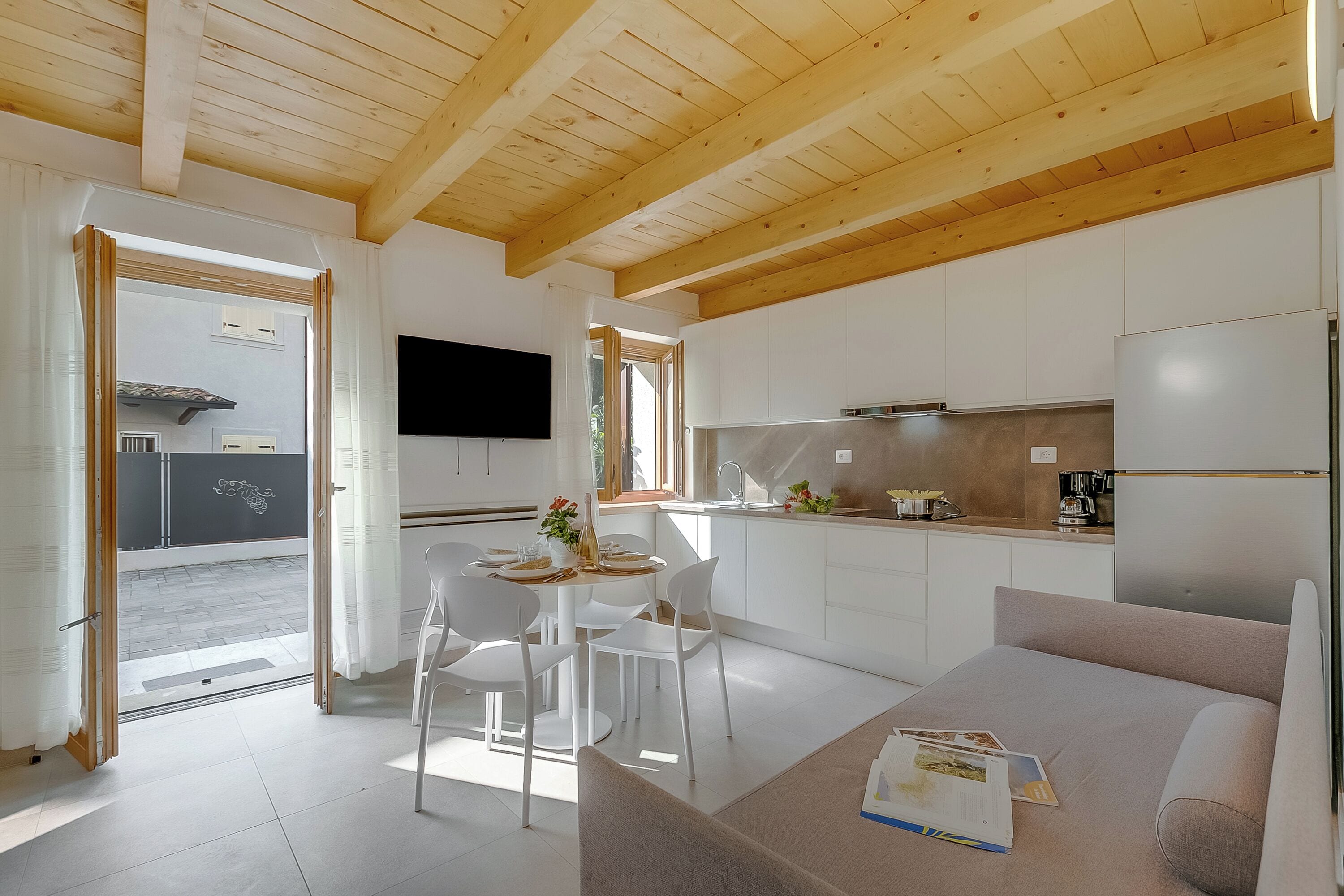 Family Apartment, Multiple Bedrooms (Residenza Lugana - Apt 1) | Private kitchen | Fridge, microwave, stovetop, coffee/tea maker