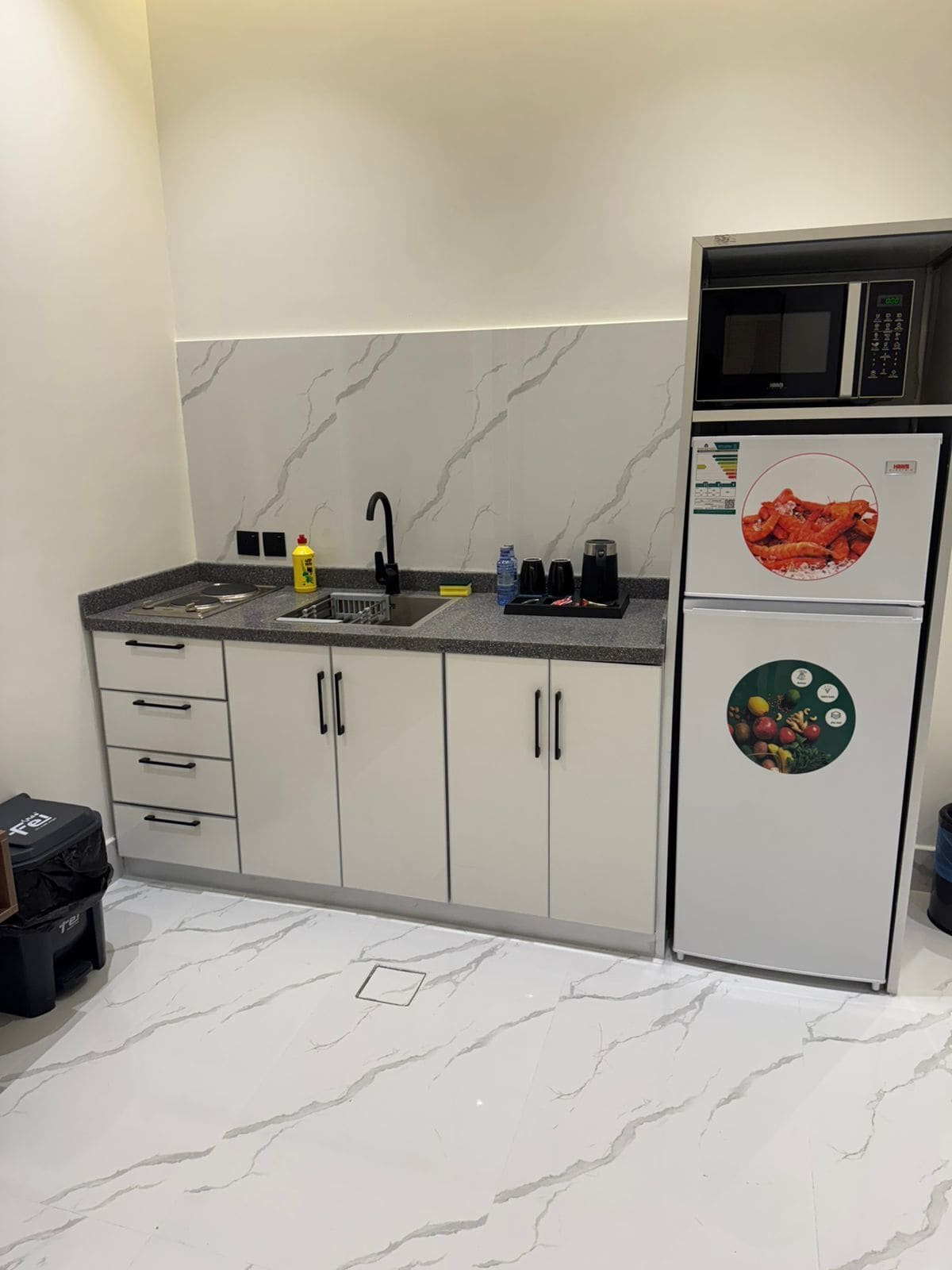 Apartament Comfort | Cuina privada | Frigorífic, microones, forn i placa de cuina 