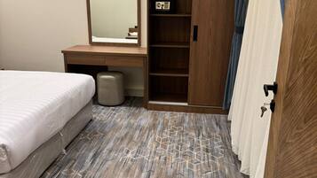 In-room safe, free WiFi