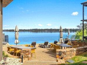 Outdoor dining - Waterfront Luxury on Lake Nagambie | Pool • Balcony • Stunning Views (Nagambie)