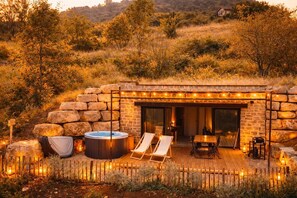 Terrace/patio - Unusual accommodation with jacuzzi and paddle (Mostuéjouls)