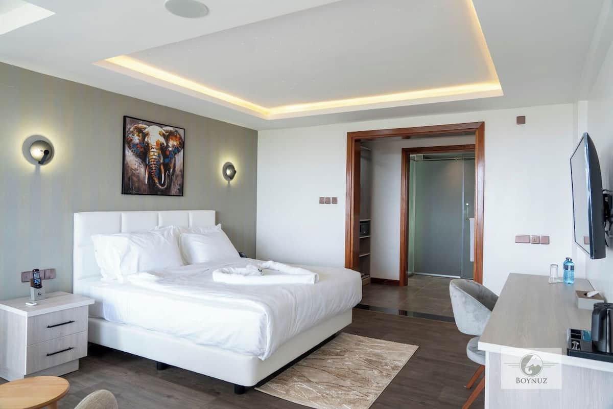 Kamar Double, pemandangan halaman | Brankas, setrika/meja setrika, dan Wi-Fi gratis