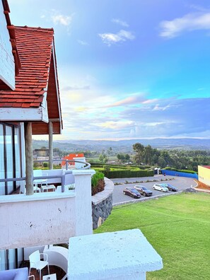 Superior Double Room | Terrace/patio - Boynuz Hotel (Nyahururu)