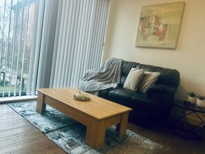 Smart TV - Chic Central Apt Focus on Luxury & Unique Features (Birmingham)