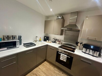 Chic Central Apt Focus on Luxury & Unique Features