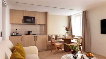 Departamento | Cocina privada | Refrigerador, microondas, parrilla de estufa y cafetera y tetera